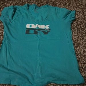 Oakley t-shirt